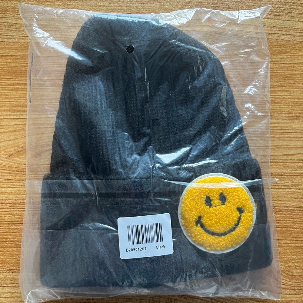 Knit Ribbed Smiley Face Hat in Black - Picture 6 of 6